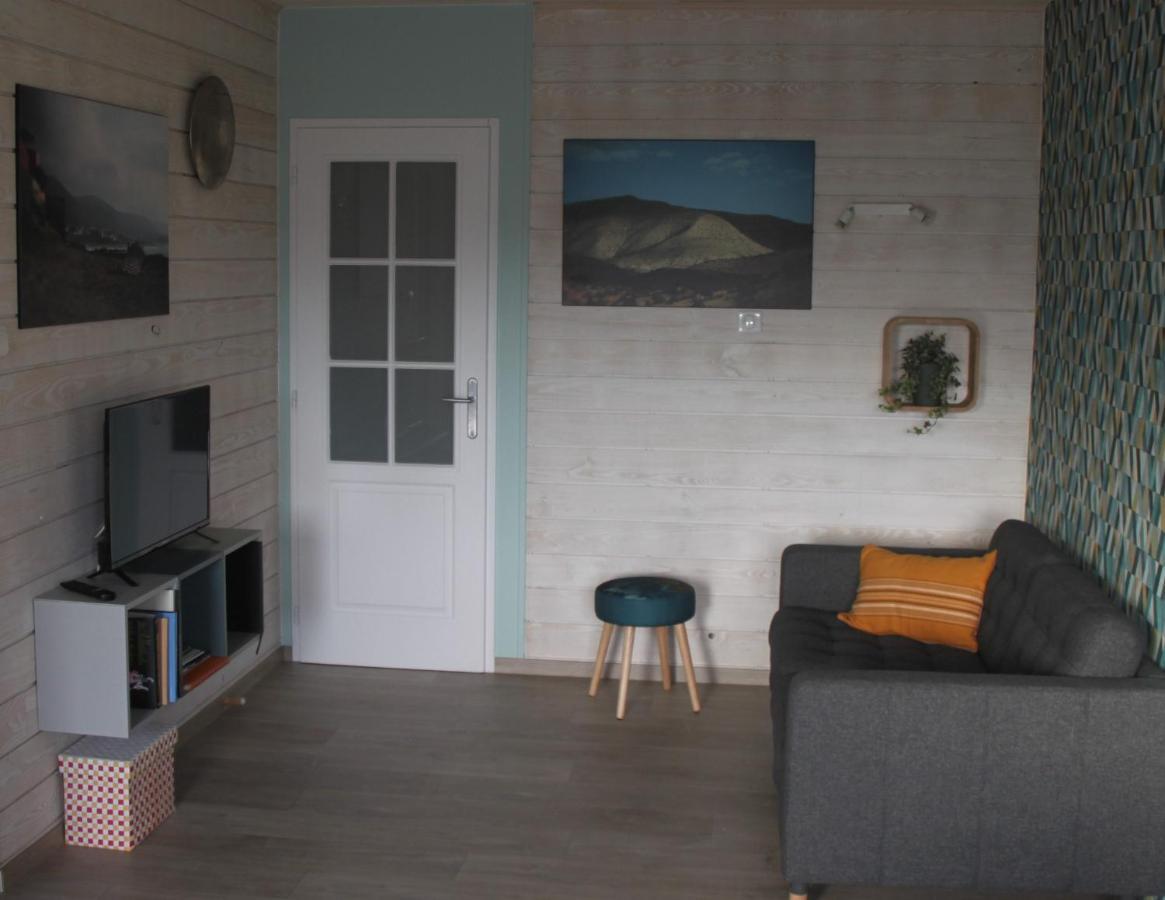 Gite De La Tuillere, Maison Contemporaine En Bois Avec Vue Et Piscine Saint-Aulaire Exterior foto
