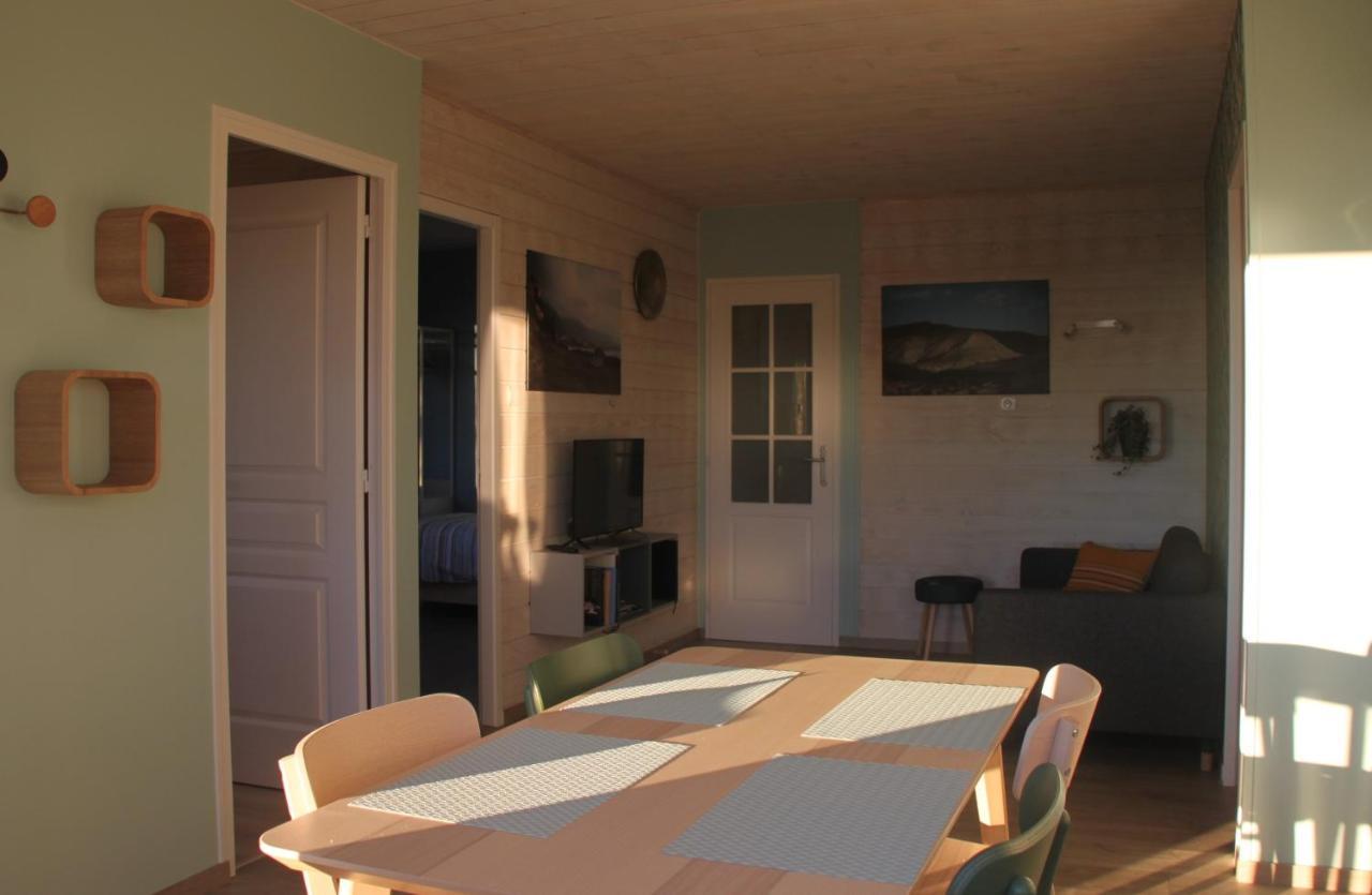 Gite De La Tuillere, Maison Contemporaine En Bois Avec Vue Et Piscine Saint-Aulaire Exterior foto