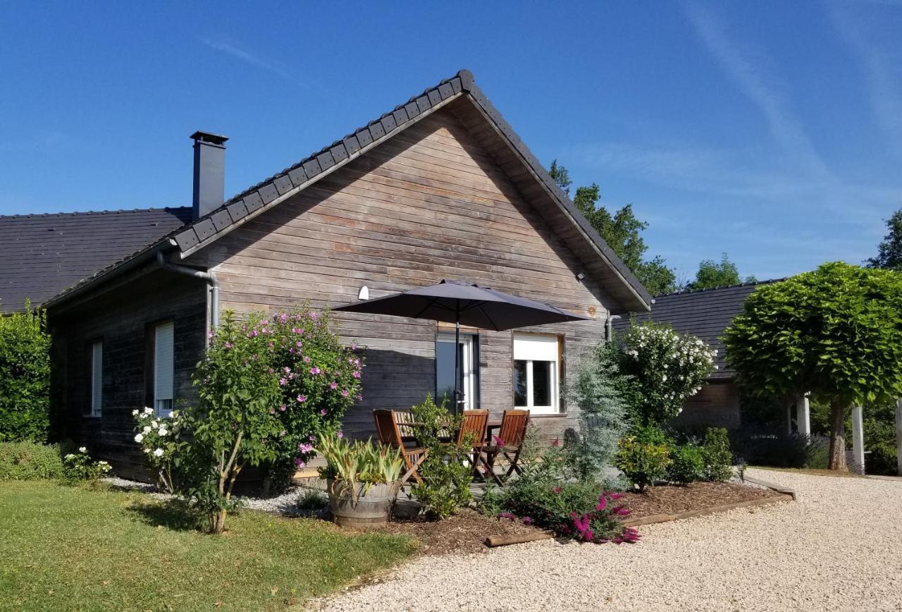 Gite De La Tuillere, Maison Contemporaine En Bois Avec Vue Et Piscine Saint-Aulaire Exterior foto